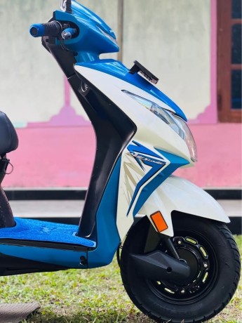 honda-dio-onlight-big-2