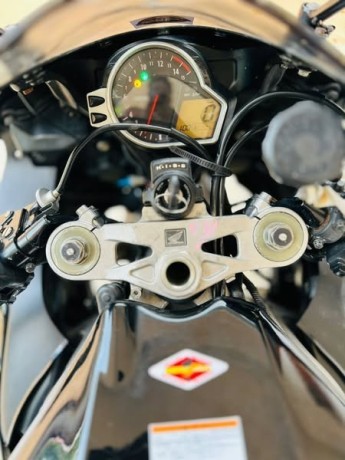 cbr-1000rr-2011-big-3