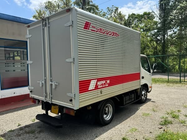 toyota-hino-dutro-105f-2014-manual-full-body-lorry-big-4