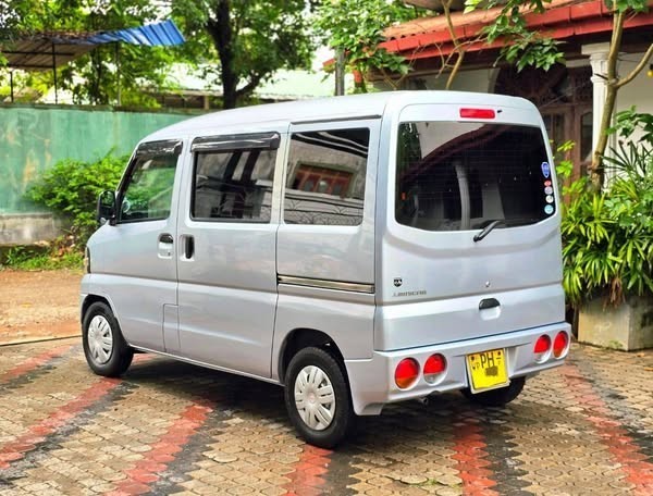 mitshubishi-minicab-big-3