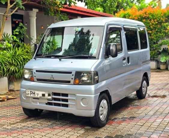 mitshubishi-minicab-big-0