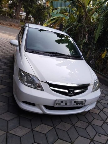 honda-fit-aria-big-0
