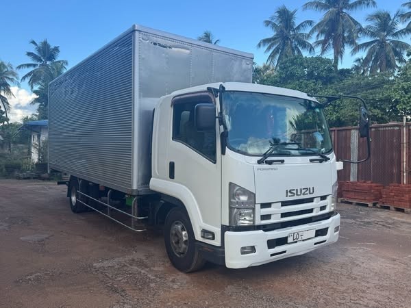 isuzu-forward-21f-dunu-manual-bed-cabin-full-body-lorry-big-2