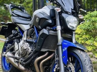 yamaha-mt07-blue-frame