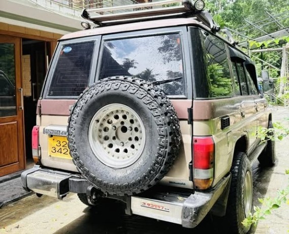 toyota-land-cruiser-box-prado-big-4
