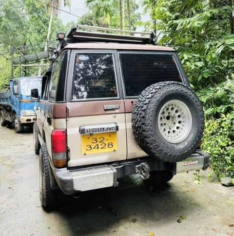 toyota-land-cruiser-box-prado-big-1