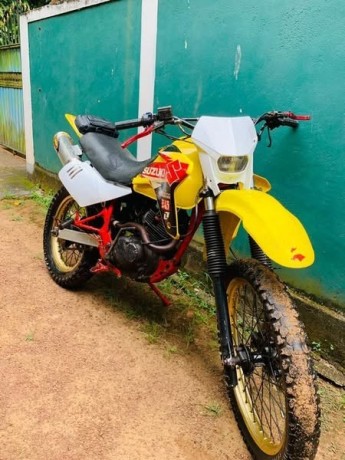 suzuki-dr-200-registered-big-1