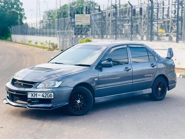 mitsubishi-lancer-cs-1-glx-big-3