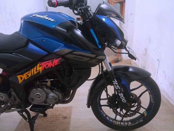 bajaj-pulsar-ns-160-2018-big-2