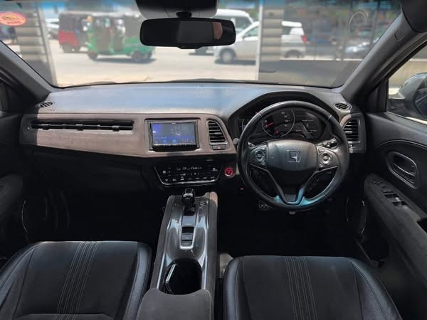 honda-vezel-rs-sensing-led-2018-big-4