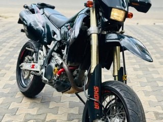 suzuki-drz-400sm-2023