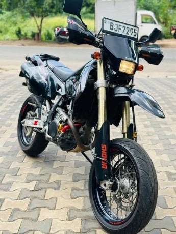 suzuki-drz-400sm-2023-big-0