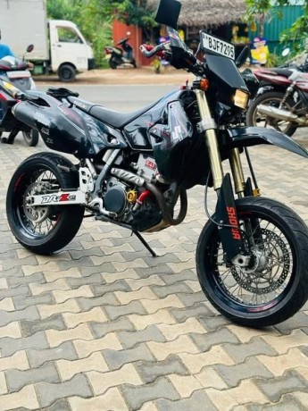 suzuki-drz-400sm-2023-big-2