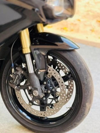 honda-cbr1000rr-2011-big-4