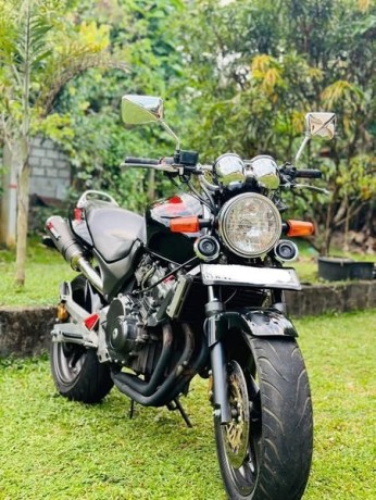 honda-hornet-250cc-big-0