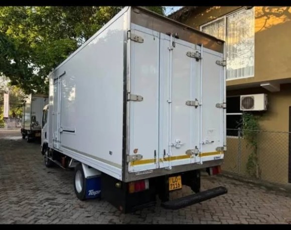 isuzu-freezer-truck-big-3