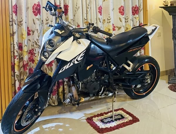 ktm-duke-690-2009-big-2