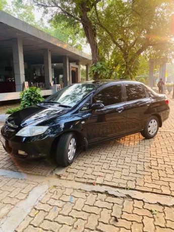honda-fit-aria-gd-8-big-2