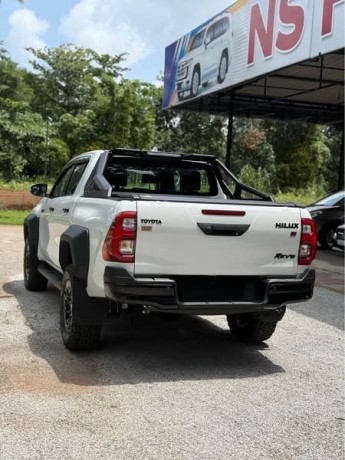 brand-new-toyota-hilux-gr-sport-2025-now-available-in-sri-lanka-big-4