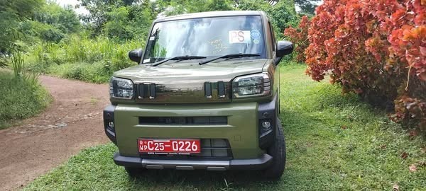 daihatsu-taft-g-dark-chrome-venture-2wd-big-0