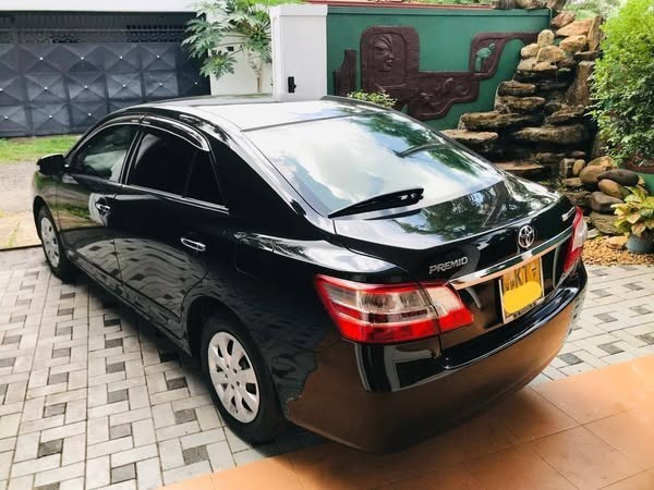 toyota-premio-g-superior-big-2