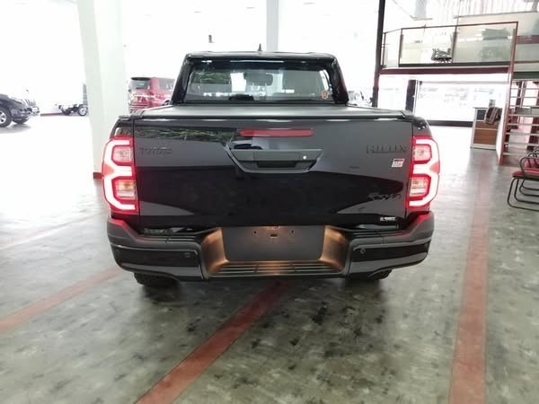 toyota-hilux-gr-sports-big-2