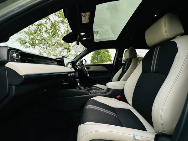 honda-vezel-hybrid-15l-ehev-z-play-2024-big-4