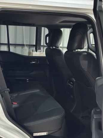 toyota-land-cruiser-trj-250-vx-big-4
