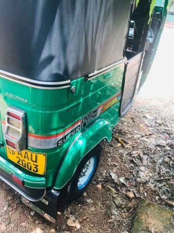 bajaj-threewheel-big-8