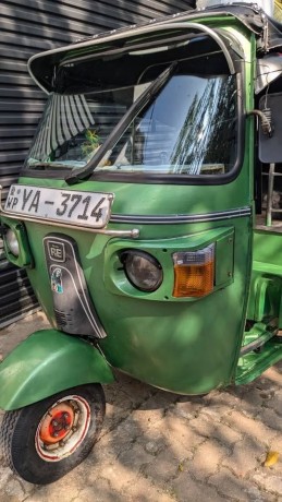 bajaj-threeweel-big-6
