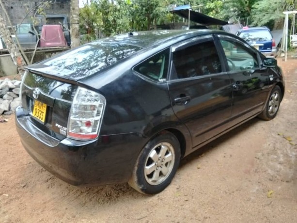 toyota-prius-big-0