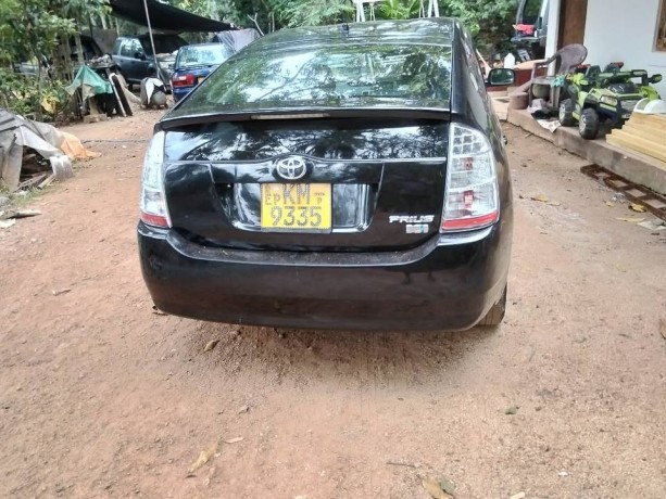 toyota-prius-big-4