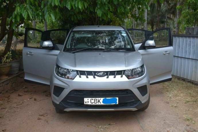 mahindra-kuv-100-nxt-big-4