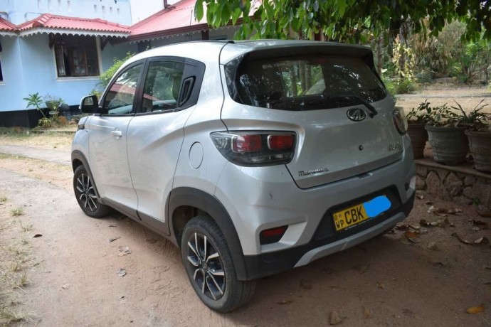mahindra-kuv-100-nxt-big-2