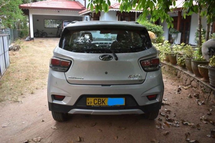 mahindra-kuv-100-nxt-big-3