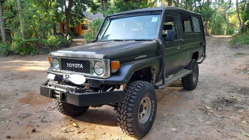toyota-land-cruiser-big-0