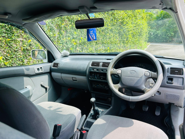 toyota-starlet-reflet-f-np90-big-0