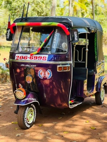 bajaj-threewheel-big-8