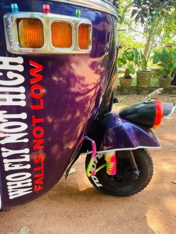 bajaj-threewheel-big-4