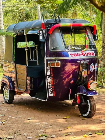 bajaj-threewheel-big-0