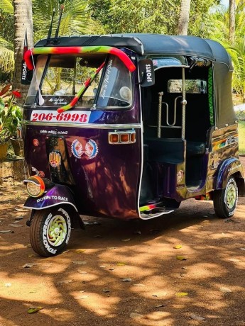 bajaj-threewheel-big-2