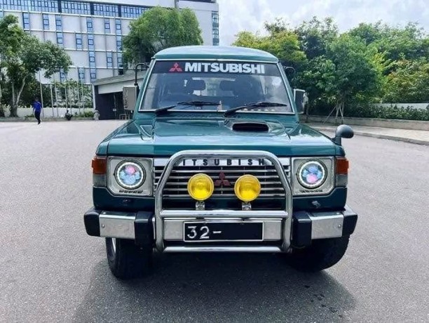 mitsubishi-pajero-mk1-big-1
