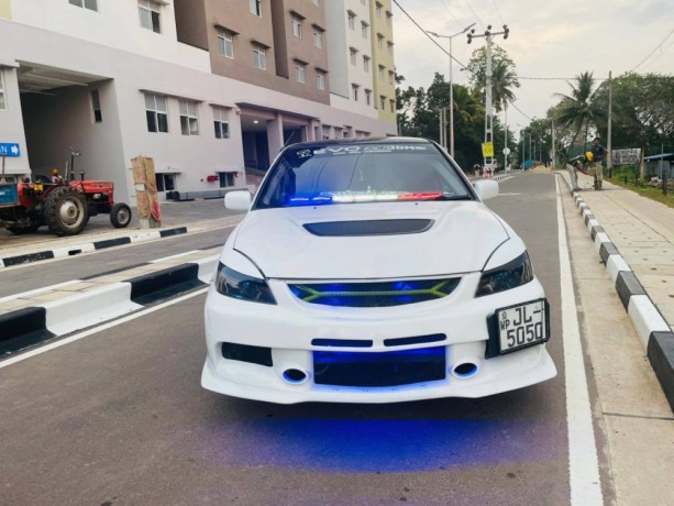 mitsubishi-lancer-cs1-big-3