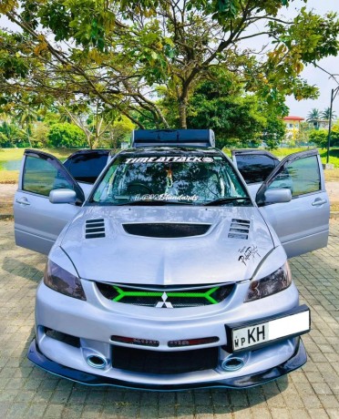 mitsubishi-lancer-cs1-big-0