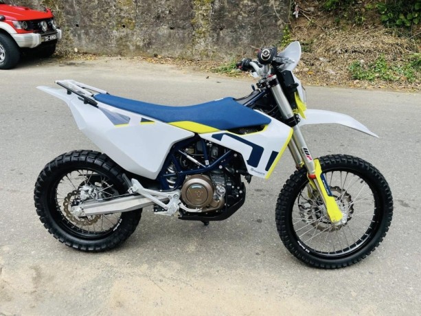 husqvarna-701-2021-big-2