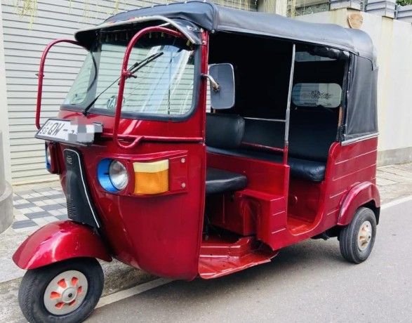 bajaj-4-stroke-three-wheel-big-2