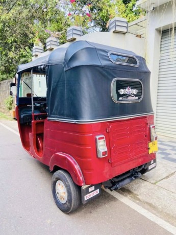 bajaj-4-stroke-three-wheel-big-1