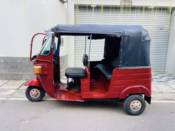 bajaj-4-stroke-three-wheel-big-3