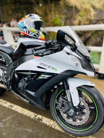 kawasaki-zx10r-2015-big-9