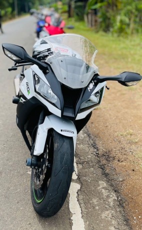 kawasaki-zx10r-2015-big-8